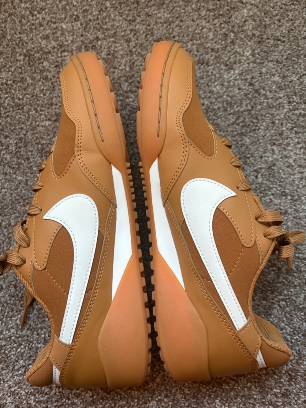Nike Caramel/Tan Low-Top Sneakers with White Swoosh - Picture 4 of 5
